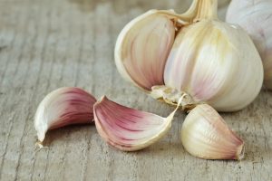 2 cloves garlic nutrition