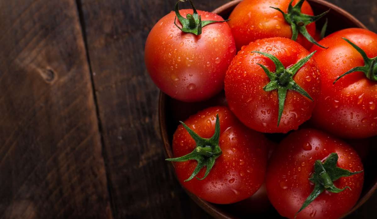  Tomato good for acne treatment 